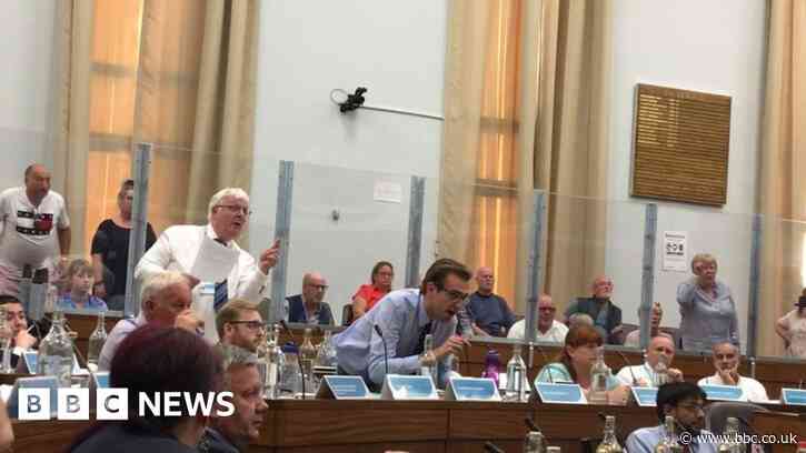 Oldham child sexual abuse: Calls for public inquiry defeated - BBC