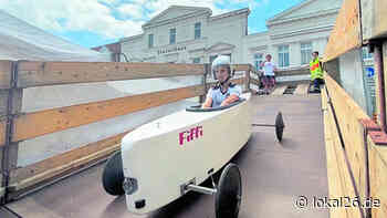 Seifenkistenrennen: Kreative Kisten beim„Großen Preis von Jever“ - Lokal26