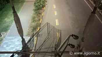 Segrate, buttano il carrello dal ponte: la follia di tre ragazzini - IL GIORNO