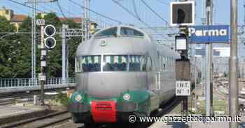 Treno (d’altri tempi) in transito sul binario 4 a Parma: è l’«Arlecchino» - Gazzetta di Parma