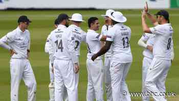 County Championship: Hampshire complete final morning win over Bears