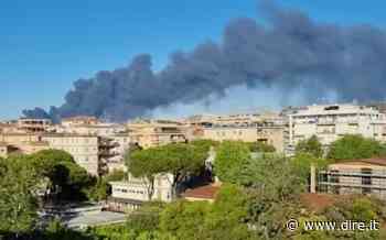 FOTO | VIDEO | Nuovo incendio a Roma, nube nera sulla città: "Chiudete le finestre e indossate le mascherine" - Dire