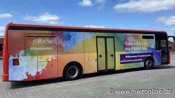 Landkreis Leer setzt farbenfrohes Zeichen: Bunter Bus als Werbung für Vielfalt - Nordwest-Zeitung