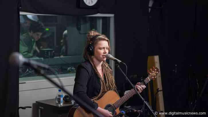 Crystal Bowersox Alleges ‘American Idol’ Forced Cancellation of Other Gigs — “That Was My Sole Source of Income”