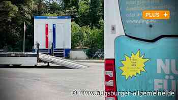 Busfahrer uriniert neben WC-Anlage für Busfahrer – weil er sie nicht nutzen darf