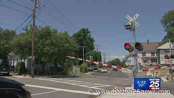 Gloucester railroad crossing causes some confusion - Boston 25 News