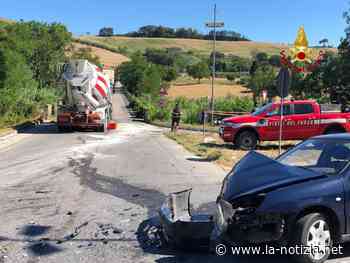 Fermo, ennesimo incidente stradale: scontro tra auto e betoniera - La Notizia.net