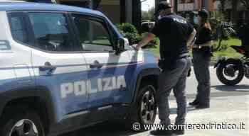 Fermo, ladri in azione: «Calzini a un super prezzo». E scippano il cliente - corriereadriatico.it