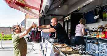 Late inkopen doen op avondmarkt in Brasschaat - Het Laatste Nieuws