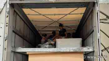 Kreis Passau: Schleuser verstecken 14 Menschen in Lkw - br.de