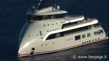 A Capri torna Olivia O, il lussuoso yacht con la prua rovesciata - Fanpage.it