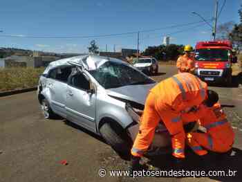Motorista perde controle direcional no trevo de Lagoa Formosa e capota automóvel - Patos em Destaque