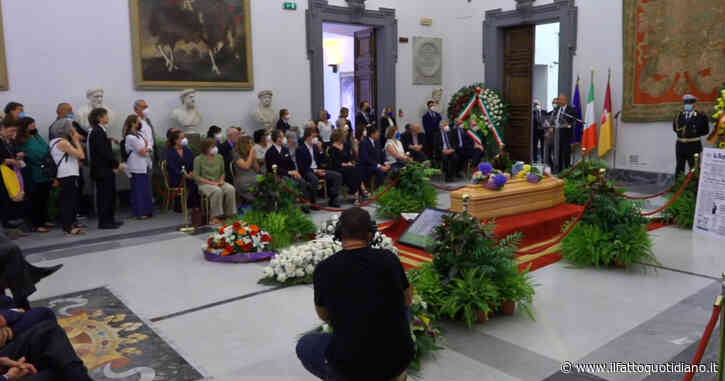 Eugenio Scalfari, il discorso di Ezio Mauro alla camera ardente: “Aveva l’ambizione titanica di poter cambiare l’Italia insieme ai suoi lettori”