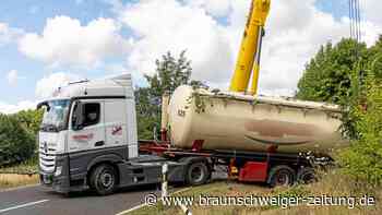 Lkw landet bei Baddeckenstedt im Graben – Bergungskran benötigt