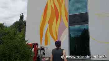 „Bei mir knallt’s immer so richtig“: „El Bocho“ gestaltet beim Transit Art Festival eine Wand in Rosenheim