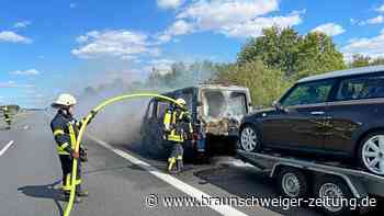 A2 bei Lehre voll gesperrt: Kleinbus gerät in Vollbrand