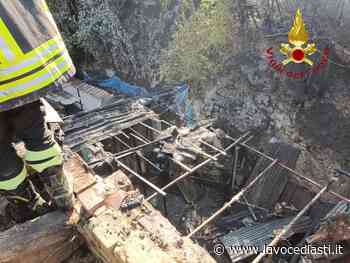 Canelli, esteso incendio di sterpaglie danneggia un deposito attrezzi - LaVoceDiAsti.it