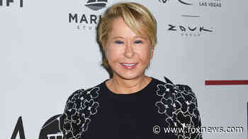 'The Simpsons' star Yeardley Smith marries former detective hired to protect her