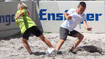 Beach-Soccer in Nagold - Kickende Kinder und jubelnde Eltern - Schwarzwälder Bote