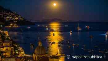 Positano, lo spettacolo della Superluna del Cervo - La Repubblica