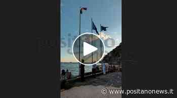 Positano: grande successo per la cerimonia della Bandiera Blu. Commozione per la targa in ricordo della professoressa Lamberti - Positanonews - Positanonews