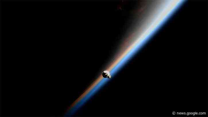 Dragon capsule docks with space station on SpaceX's 25th cargo mission - Space.com