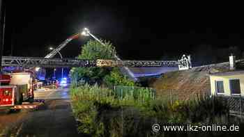 Brand in Kfz-Werkstatt in Iserlohn: Familie kann sich retten - IKZ News