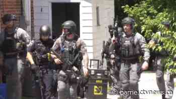 Penetang Street house swarmed by officers in ongoing drug investigation in Barrie | CTV News - CTV News Barrie