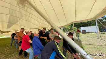 Slate wird Zeltstadt im Norden: Helfer bauen Pavillonzelt für 500 Besucher im Camp der Generationen auf - svz – Schweriner Volkszeitung