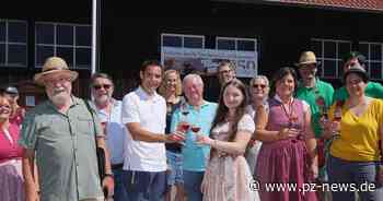 Ein Fest der Lebensfreude: Weinblüten-Event in Keltern mit unzähligen Besuchern - Pforzheimer Zeitung