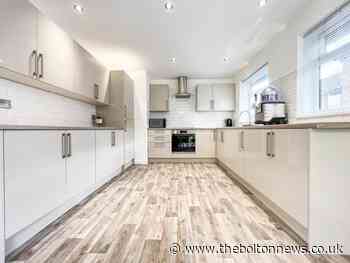 Stylish Harwood bungalow that gets you closer to nature with nearby stream and wood