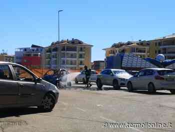 Termoli: Smart in fiamme in piazza del Papa - Termoli Online