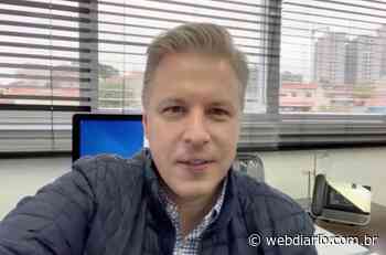 Ainda usando muletas prefeito de Itapevi volta ao trabalho - WebDiario