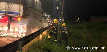 Caminhão pega fogo na BR-101 em Imbituba - Segurança - 4oito