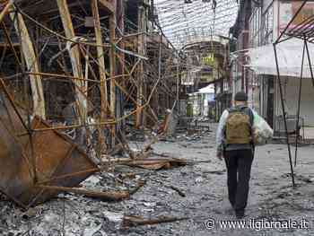 Zelensky licenzia la procuratrice che indagava sui crimini russi. Via anche il capo degli 007 | La diretta della guerra