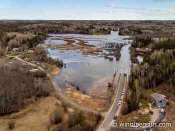 Cottages affected as high water levels force evacuations in Kenora - Winnipeg Sun