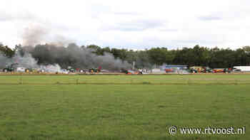 Boerenactie langs A1: balen hooi in gortdroge berm in brand gestoken - RTV Oost