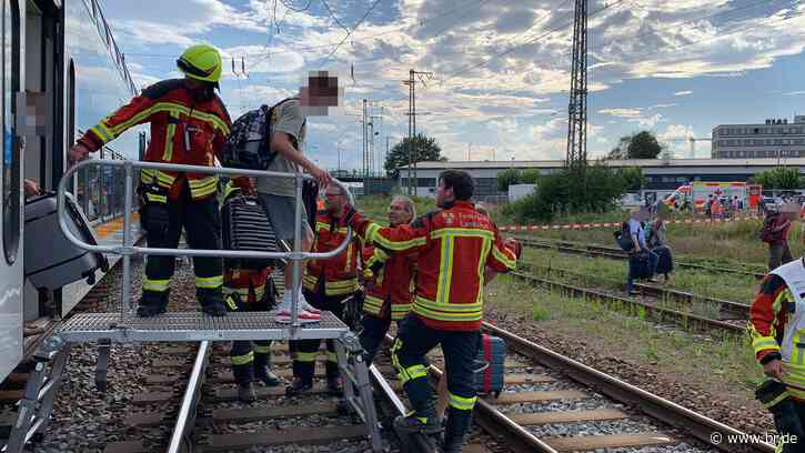 Oberleitung repariert: Bahnverkehr im Raum Landshut läuft wieder - br.de