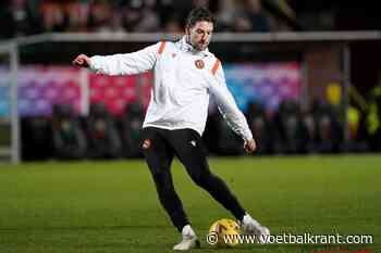 🎥 Tegen Antwerp mag hij dat mogelijk ook doen: verdediger verschalkt zijn eigen doelman met schot vanop de middenlijn