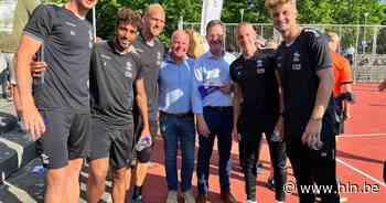 Schoon volk bij inhuldiging nieuw voetbalveldje op Prins-Regentplein - Het Laatste Nieuws