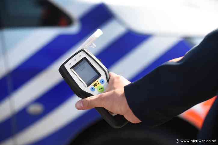 Dronken bestuurder zonder geldig rijbewijs stopt niet voor alcoholcontrole in Sint-Truiden