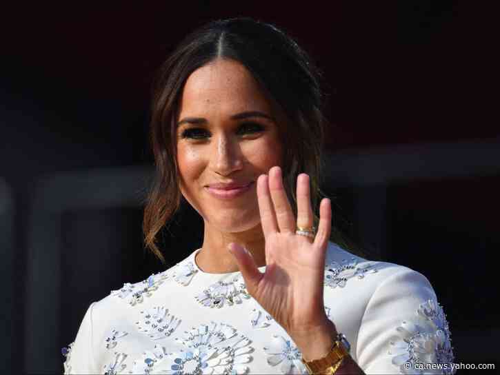 Buckingham Palace was ‘blindsided’ by Meghan Markle’s Vogue issue, new book claims - Yahoo News Canada