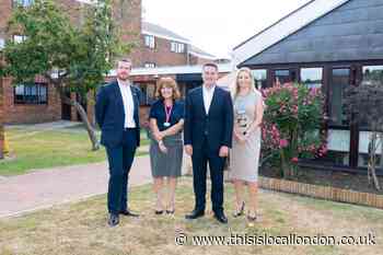 Labour MP Wes Streeting visits Chigwell Pinewood care home