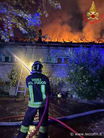 FIAMME IN UN CAPANNONE A CALOLZIO - Lecco FM