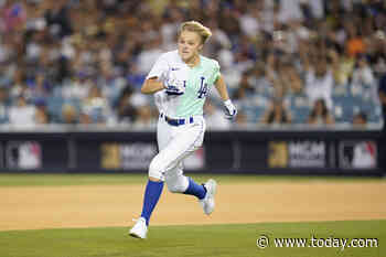 JoJo Siwa hits impressive inside-the-park home run at the 2022 All-Star celeb softball game