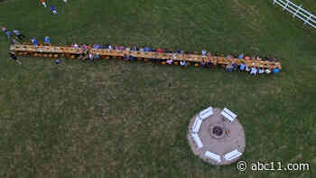 103-foot table beckons foodies to 'Dine on the Land' at Kankakee County's Locavore Farm