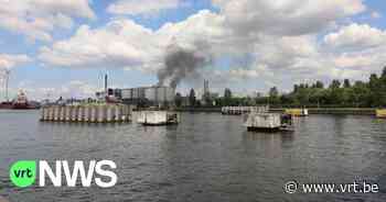 Door brand in chemisch bedrijf in Zelzate rook het naar teer in de gemeente - VRT NWS