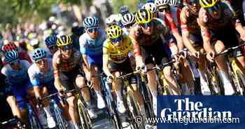 Jonas Vingegaard crashes but retains lead as Jasper Philipsen wins stage 15 - The Guardian