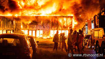 Grote brand legt bedrijfshal in Kolham volledig in de as (update) - RTV Noord
