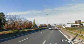 Ongeval op E40 richting Brussel ter hoogte van Merelbeke - Het Laatste Nieuws